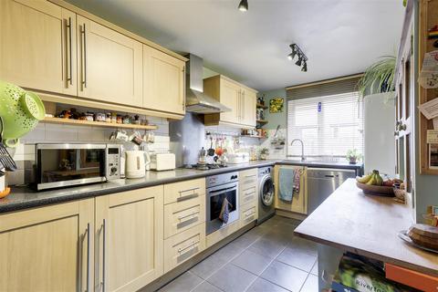 2 bedroom end of terrace house for sale, Torrington Court, Sherwood NG5