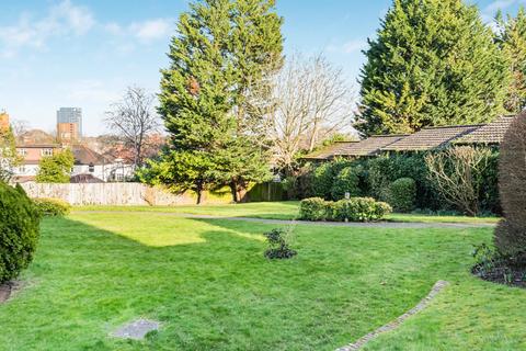 2 bedroom apartment for sale, Chatsworth House, Whitehaven Close, Bromley