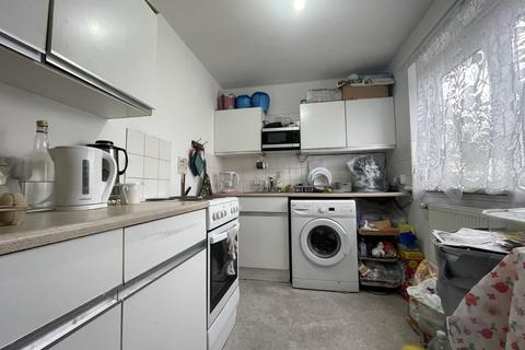 2 bedroom maisonette for sale, Feltham, TW13