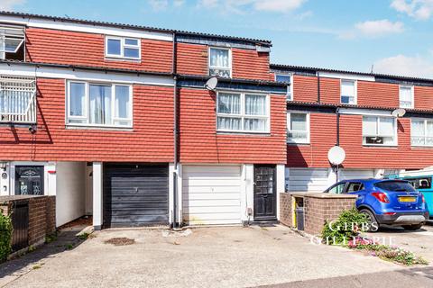 undefined, Ivanhoe Close, Uxbridge, UB8