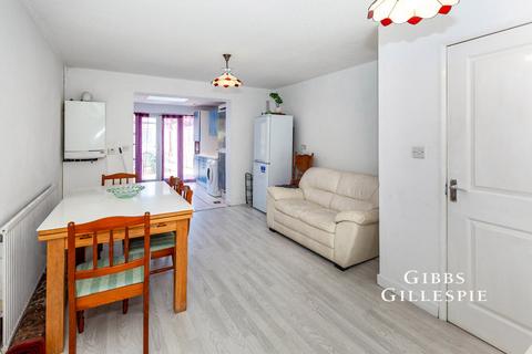 undefined, Ivanhoe Close, Uxbridge, UB8