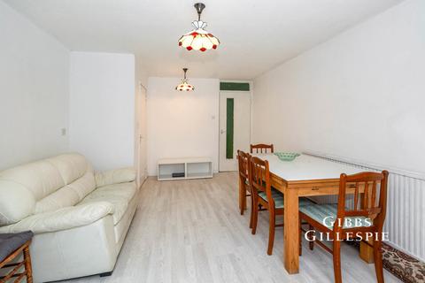 undefined, Ivanhoe Close, Uxbridge, UB8