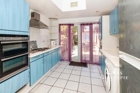 undefined, Ivanhoe Close, Uxbridge, UB8