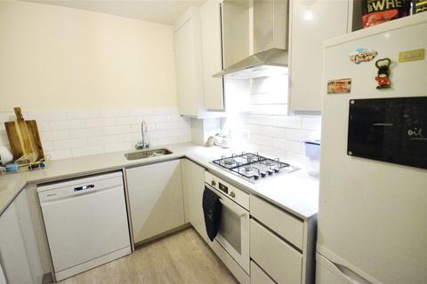 2 bedroom flat to rent, Thames Court, Norman Place, Reading, RG1