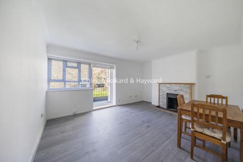 3 bedroom flat to rent, Esher Gardens London SW19