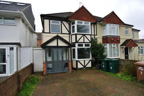 3 bedroom semi-detached house to rent, Heathcroft Avenue, Sunbury-On-Thames TW16