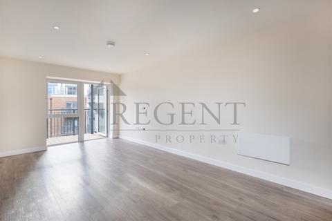 Studio to rent, Argent House, Beaufort Square, NW9