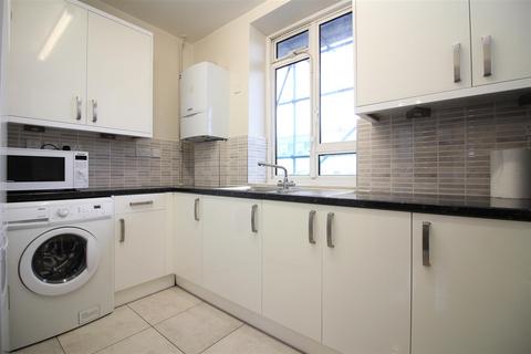 2 bedroom flat to rent, Whiston Road, London