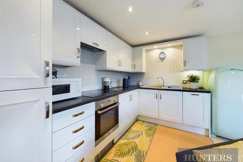 2 bedroom flat for sale, Scalby Mills Road, Scarborough