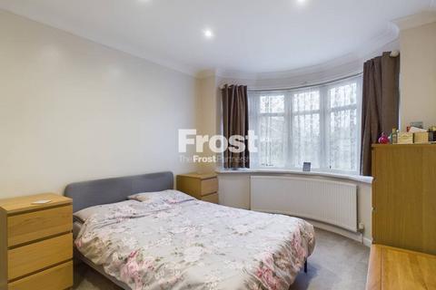 14 Fairfield Road, Wraysbury, Staines, TW19 5DU