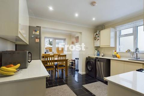 14 Fairfield Road, Wraysbury, Staines, TW19 5DU