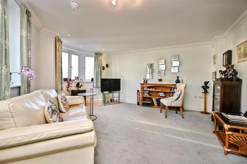 2 bedroom flat for sale, Grand Parade, Eastbourne