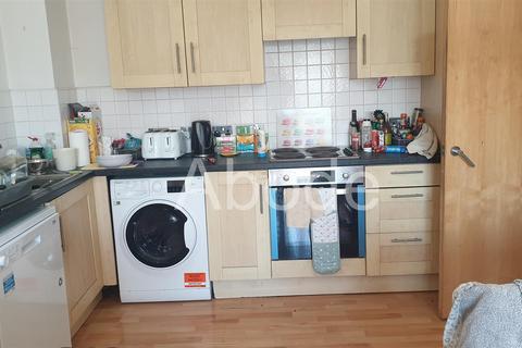 3 bedroom flat to rent, Holborn Central, Woodhouse, Leeds