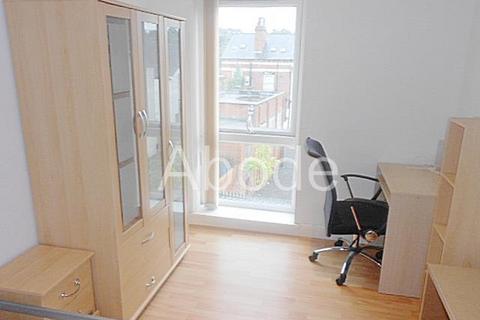 3 bedroom flat to rent, Holborn Central, Woodhouse, Leeds