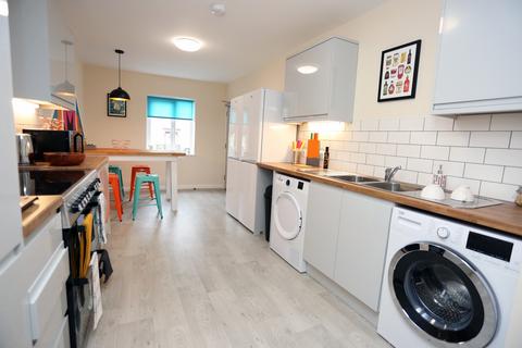 6 bedroom house of multiple occupation to rent, Manton Road, Brighton BN2