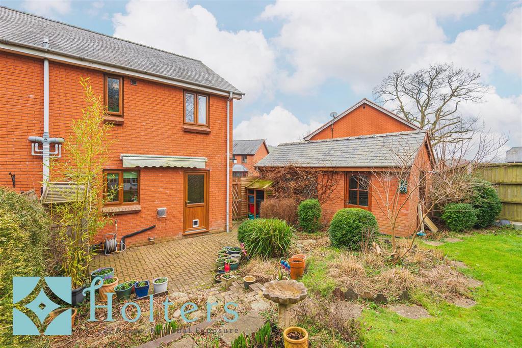 7 Rosemary Drive, Tregynon-18.jpg