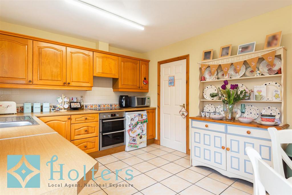 7 Rosemary Drive, Tregynon-08.jpg