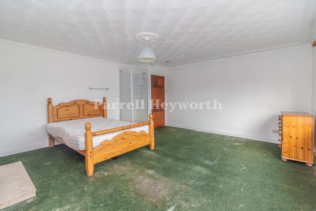 First Floor Rear Bed