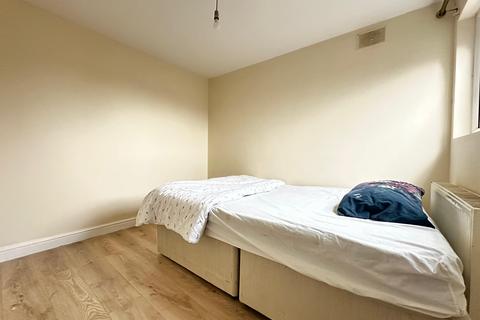 1 bedroom flat to rent, Alexandra Road, Hounslow TW3