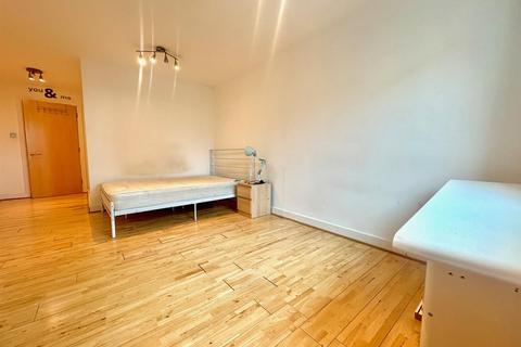 2 bedroom house to rent, Hardwicks Square, London