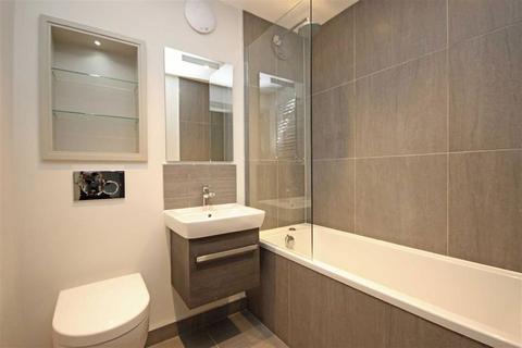 2 bedroom flat to rent, The Causeway, Teddington TW11