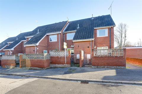 2 bedroom maisonette for sale