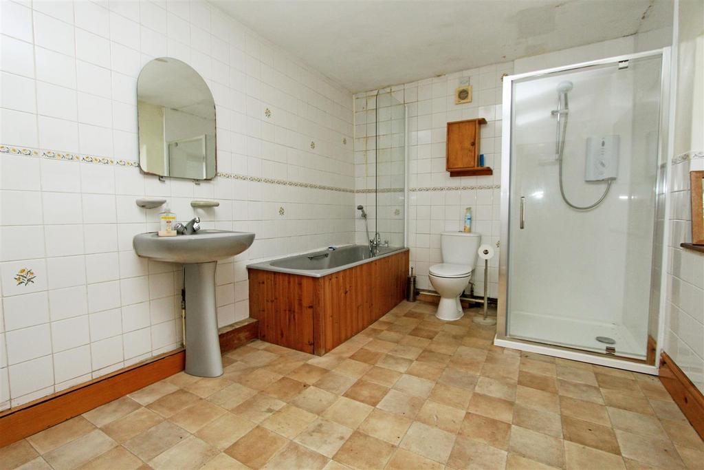 Family Bathroom.jpg