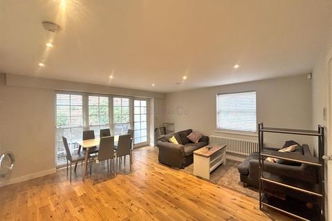 3 bedroom ground floor flat to rent, Molesworth Street, London, SE13