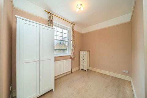 2 bedroom maisonette to rent, Grove Park Terrace, London W4