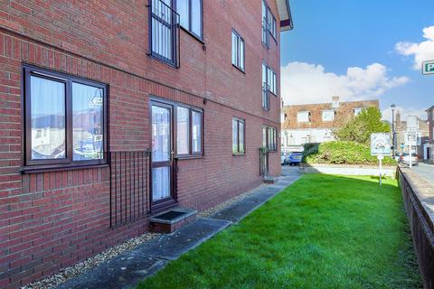 1 bedroom ground floor flat for sale, New Street, Newport, Isle of Wight