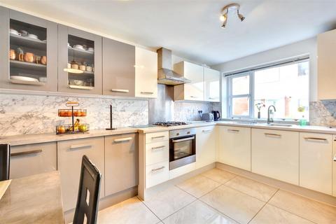 4 bedroom semi-detached house for sale, Harvest Close, Beeston, Nottingham