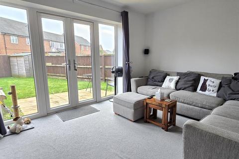 3 bedroom semi-detached house for sale, Arnfield Drive, Hilton, Derby