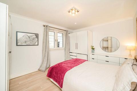 1 bedroom flat for sale, Rose & Crown Yard, London SW1Y