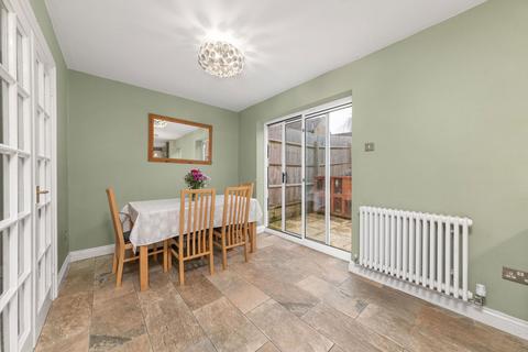 30 Blenheim Way, Kettering, NN15 6XH