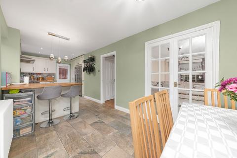 30 Blenheim Way, Kettering, NN15 6XH