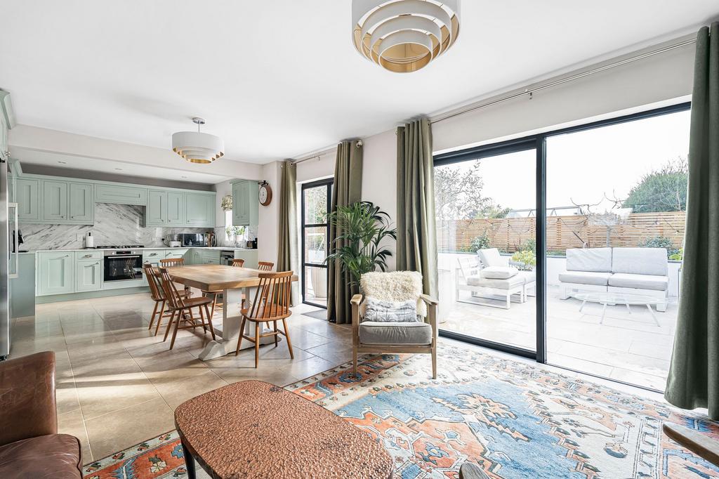 Kitchen / Reception