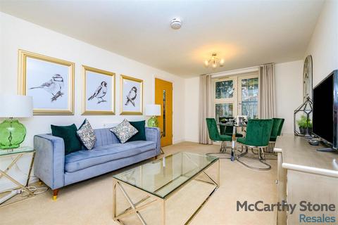 2 bedroom apartment for sale, Great North Road, Hatfield