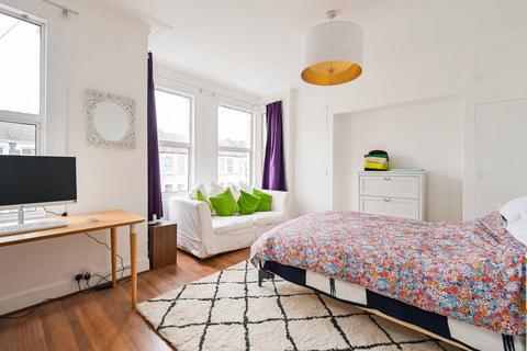 18 Willingdon Road, London, N22 6SB