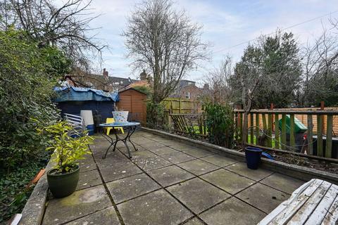 18 Willingdon Road, London, N22 6SB
