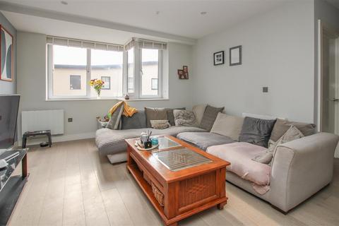 2 bedroom apartment for sale, New Road, Brentwood