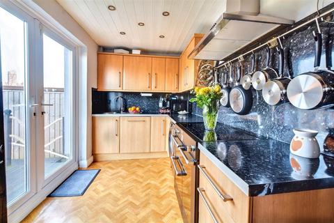 3 bedroom semi-detached house for sale, Costock Avenue, Nottingham
