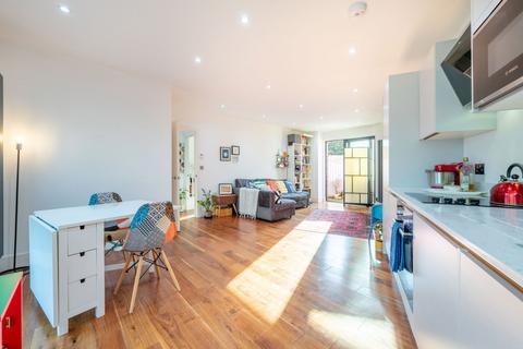 1 bedroom flat for sale, Beynam Court, 222 Trundleys Road, London