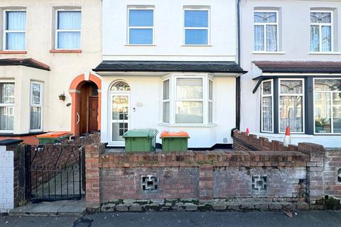 3 bedroom terraced house for sale, Salisbury Road, London