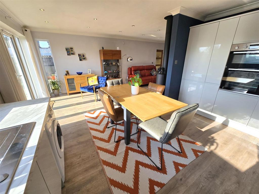 Lounge/Diner/Kitchen