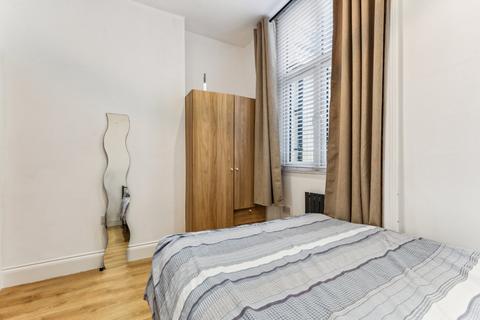 1 bedroom flat to rent, Devonport Road, London