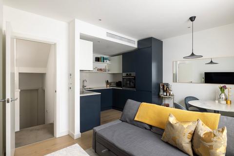 2 bedroom maisonette to rent, Radnor Walk, London