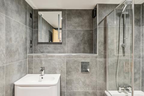 2 bedroom flat for sale, Molasses House, Clove Hitch Quay, London