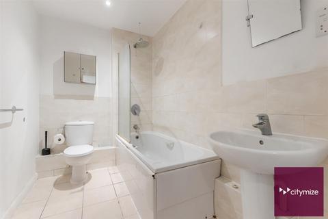 2 bedroom flat for sale, Rivington Court, Dagenham RM10