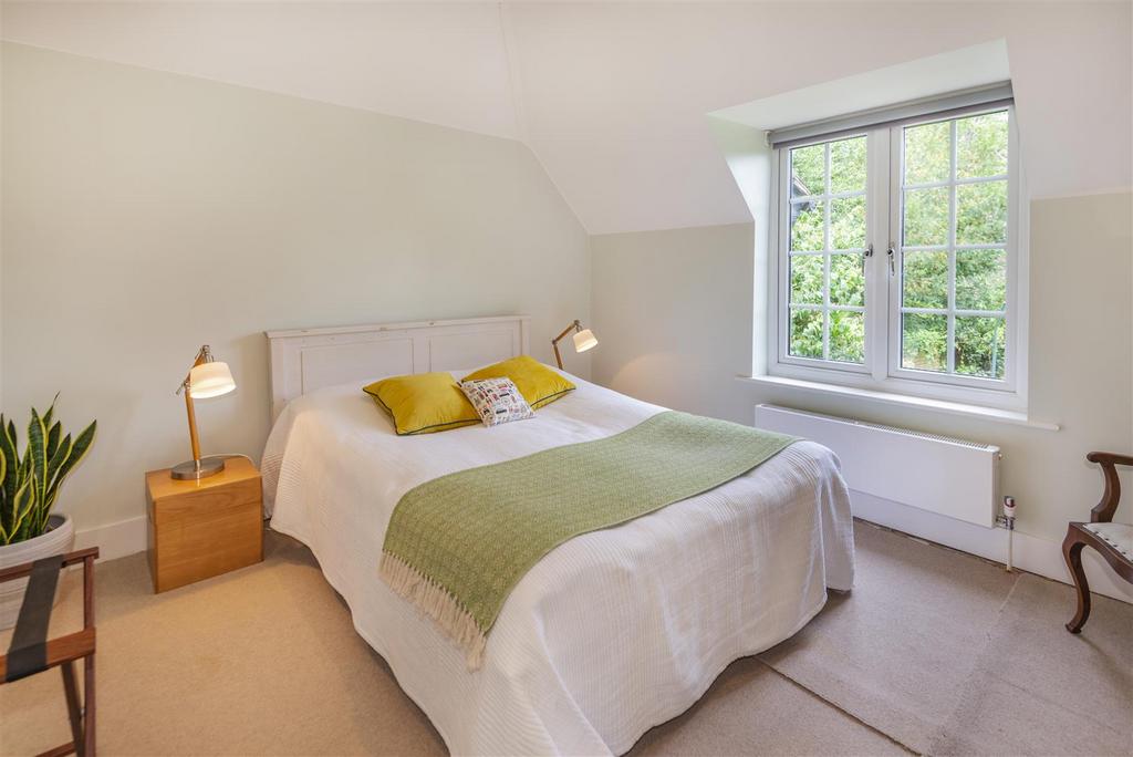 8562263-interior10.jpg