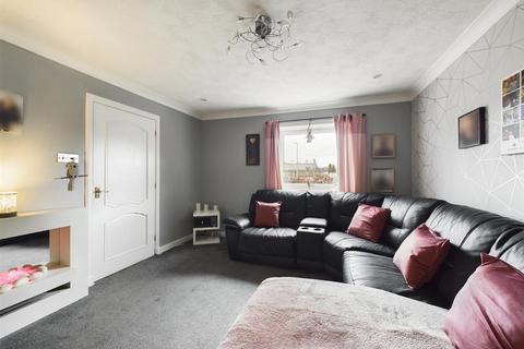 8 Mackay Crescent, Caol, Fort William, PH33 7JB